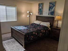 Super Convenient and Quiet Location, 2 Bedroom Home